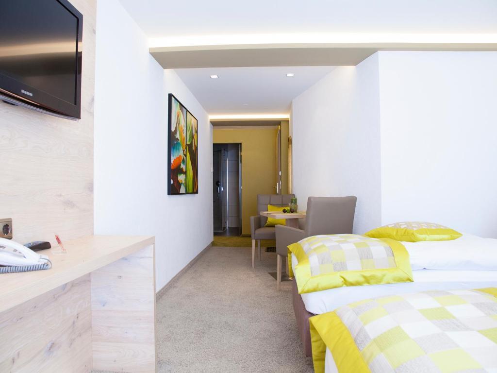 Hotel Neder イシュグル 部屋 写真