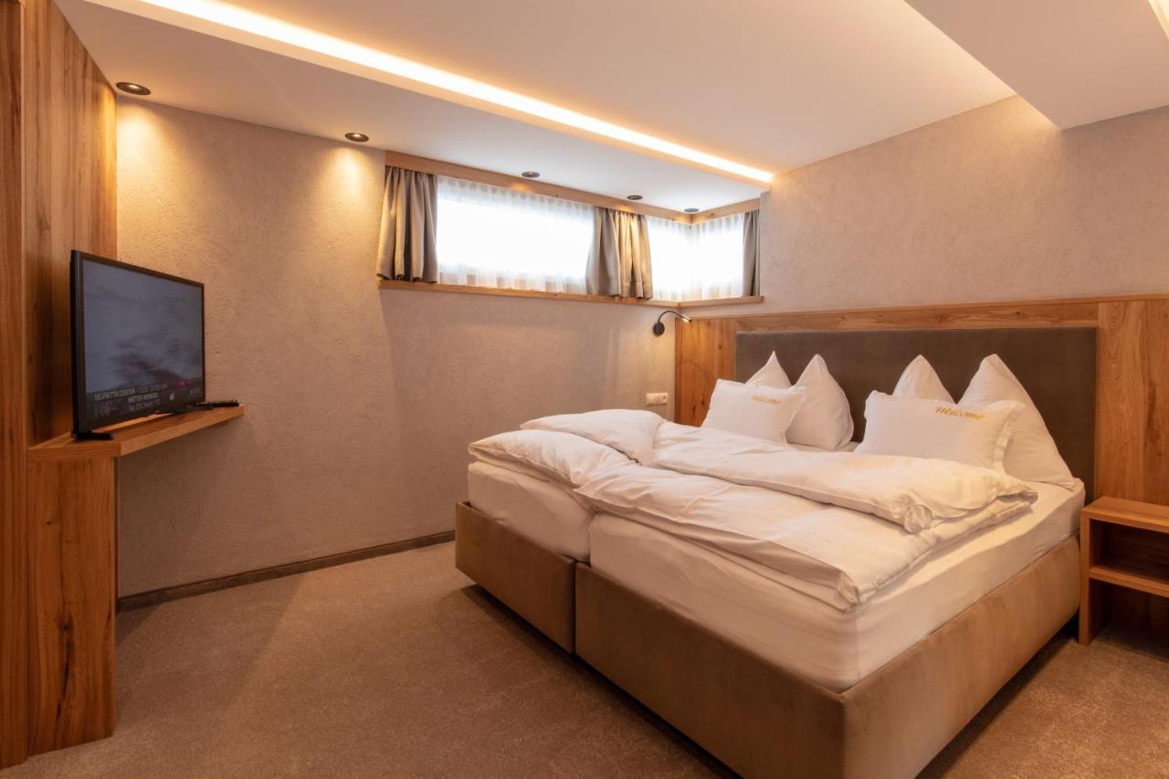 Hotel Neder イシュグル エクステリア 写真
